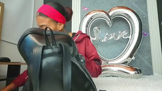 Snapshot of YummyDuooo chatting on 02/18/26, 11:06 YummyDuooo online show from 02/18/26, 11:06