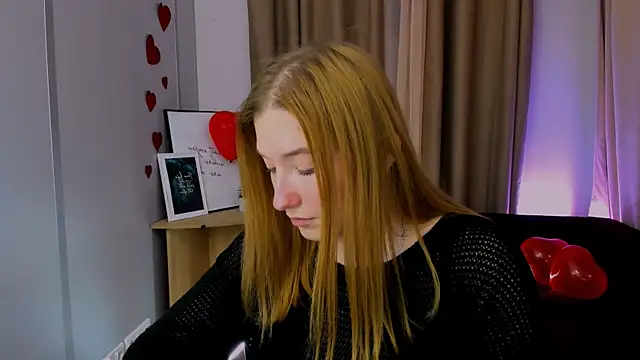 Snapshot of daisy_candy chatting on 02/26/25, 05:28 daisy candy online show from 02/26/25, 05:28