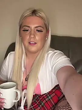 Blondiee3088 online show from 12/04/24, 10:19