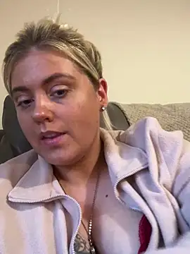 Blondiee3088 online show from 01/21/25, 03:54