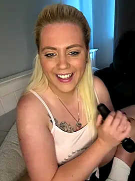 Blondiee3088 online show from 10/28/25, 11:58