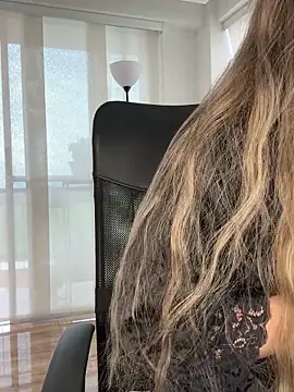 nicollefiorett online show from 09/11/25, 08:53