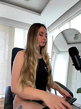 nicollefiorett online show from 09/15/25, 07:36