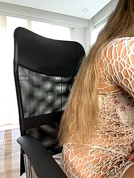 nicollefiorett online show from 10/21/25, 08:53