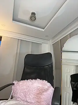 nicollefiorett online show from 03/10/26, 11:10