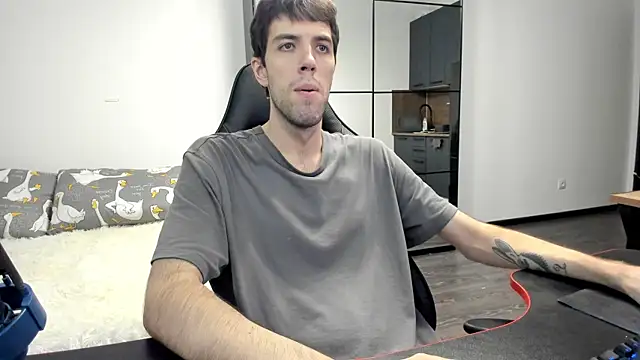 White Dylan online show from 11/17/25, 04:07