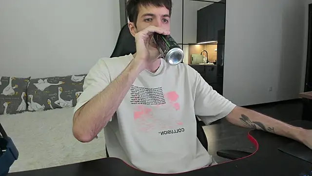 White Dylan online show from 01/17/26, 04:54