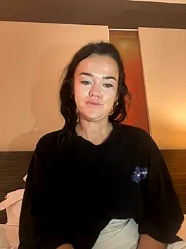 English-Chloe96 online show from 10/13/25, 04:23