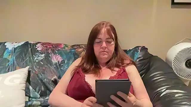 curvy-milf-abbie online show from 04/28/26, 08:14