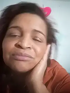 Snapshot of _violetta_- chatting on 03/04/25, 02:27  violetta - online show from 03/04/25, 02:27