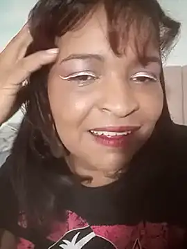 Snapshot of _violetta_- chatting on 03/04/25, 11:08  violetta - online show from 03/04/25, 11:08