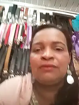 Snapshot of _violetta_- chatting on 03/05/25, 03:29  violetta - online show from 03/05/25, 03:29