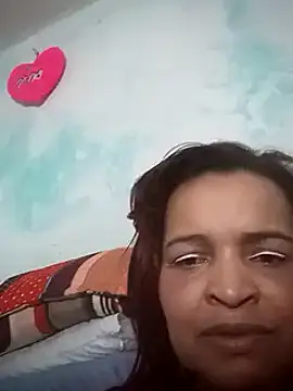 Snapshot of _violetta_- chatting on 03/05/25, 06:34  violetta - online show from 03/05/25, 06:34