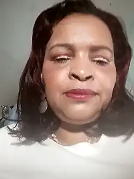 Snapshot of _violetta_- chatting on 03/13/25, 02:33  violetta - online show from 03/13/25, 02:33