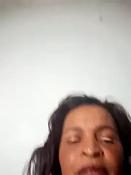 Snapshot of _violetta_- chatting on 03/16/25, 02:32  violetta - online show from 03/16/25, 02:32