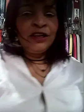 Snapshot of _violetta_- chatting on 03/20/25, 10:07  violetta - online show from 03/20/25, 10:07