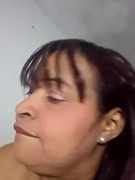 Snapshot of _violetta_- chatting on 09/10/25, 12:54  violetta - online show from 09/10/25, 12:54