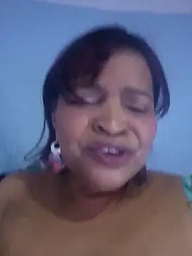 Snapshot of _violetta_- chatting on 09/13/25, 02:28  violetta - online show from 09/13/25, 02:28