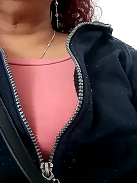 Snapshot of _violetta_- chatting on 09/23/25, 01:36  violetta - online show from 09/23/25, 01:36