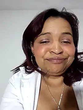 Snapshot of _violetta_- chatting on 10/06/25, 12:19  violetta - online show from 10/06/25, 12:19