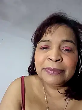 Snapshot of _violetta_- chatting on 10/06/25, 12:24  violetta - online show from 10/06/25, 12:24