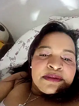 Snapshot of _violetta_- chatting on 10/11/25, 07:34  violetta - online show from 10/11/25, 07:34