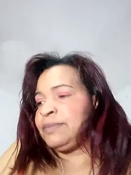 Snapshot of _violetta_- chatting on 10/13/25, 01:05  violetta - online show from 10/13/25, 01:05