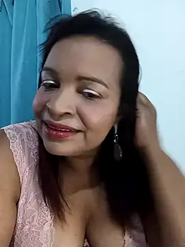 Snapshot of _violetta_- chatting on 05/05/26, 01:46 violetta - online show from 05/05/26, 01:46
