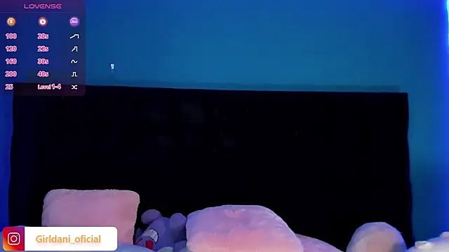 Snapshot of Liittle_foxxxy chatting on 01/18/25, 01:29 Liittle foxxxy online show from 01/18/25, 01:29