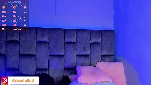 Snapshot of Liittle_foxxxy chatting on 02/15/25, 10:33 Liittle foxxxy online show from 02/15/25, 10:33