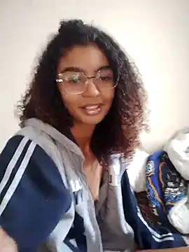 Snapshot of Emanuelle_manu chatting on 05/04/26, 02:02 Emanuelle manu online show from 05/04/26, 02:02
