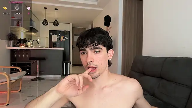 zenn rush1 online show from 10/10/25, 01:54