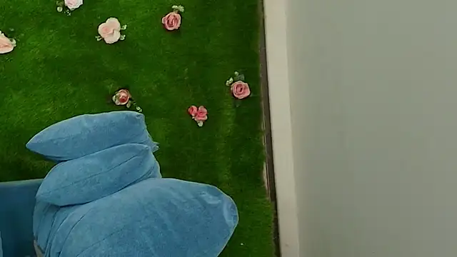 Snapshot of Huge_Titties_ chatting on 11/28/25, 12:41 Huge Titties online show from 11/28/25, 12:41