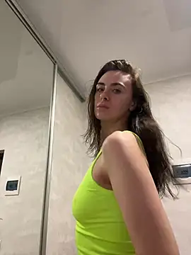 Snapshot of Miilania chatting on 12/18/24, 05:59 Miilania online show from 12/18/24, 05:59