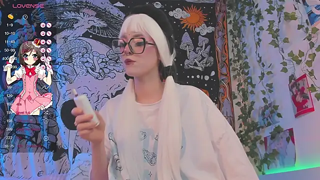 Snapshot of kissthasky chatting on 10/14/25, 08:09 kissthasky online show from 10/14/25, 08:09