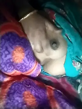 Snapshot of saloni19881 chatting on 02/25/26, 04:22 saloni19881 online show from 02/25/26, 04:22