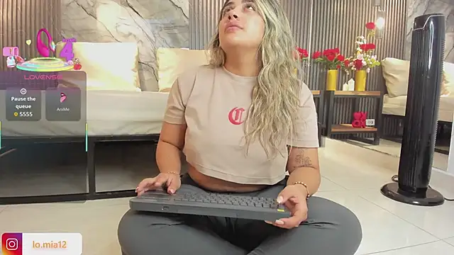 Snapshot of julietha_taylor chatting on 02/23/26, 03:48 julietha taylor online show from 02/23/26, 03:48