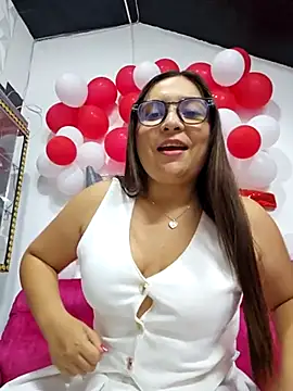 Snapshot of sofiafantasy chatting on 02/14/25, 04:52 sofiafantasy online show from 02/14/25, 04:52