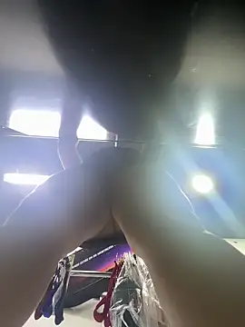 Snapshot of sofiafantasy chatting on 12/17/25, 08:37 sofiafantasy online show from 12/17/25, 08:37