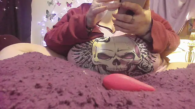 Snapshot of Alli_Kat chatting on 03/03/25, 08:05 Alli Kat online show from 03/03/25, 08:05