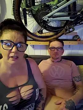 Snapshot of 420Curvybabe chatting on 11/03/25, 08:32 420Curvybabe online show from 11/03/25, 08:32