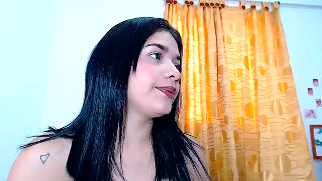 Snapshot of SaraBlosson chatting on 02/04/25, 10:13 SaraBlosson online show from 02/04/25, 10:13