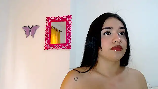 Snapshot of SaraBlosson chatting on 03/06/25, 08:27 SaraBlosson online show from 03/06/25, 08:27