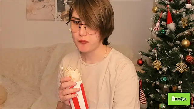 Snapshot of Funny_bunnyy chatting on 12/26/24, 01:54 Funny bunnyy online show from 12/26/24, 01:54