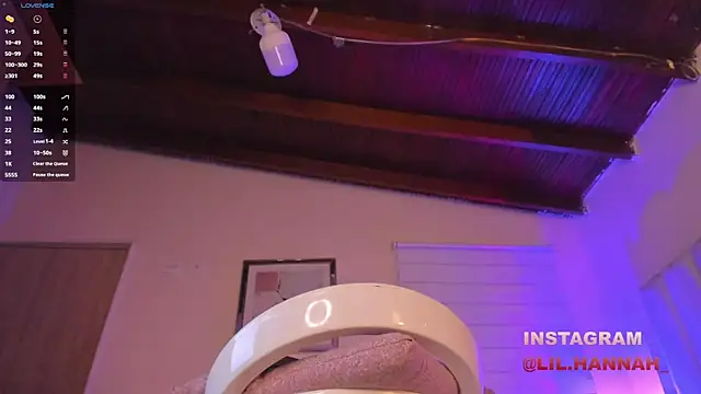 Snapshot of lil_hanna18 chatting on 12/18/24, 02:49 lil hanna18 online show from 12/18/24, 02:49