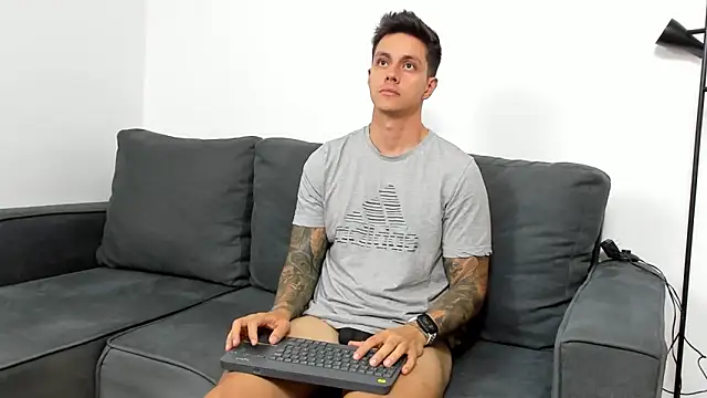 Snapshot of JeanBroc chatting on 10/04/25, 08:40 JeanBroc online show from 10/04/25, 08:40