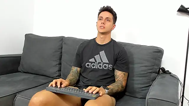 Snapshot of JeanBroc chatting on 10/05/25, 08:40 JeanBroc online show from 10/05/25, 08:40