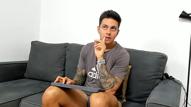 Snapshot of JeanBroc chatting on 10/06/25, 08:39 JeanBroc online show from 10/06/25, 08:39