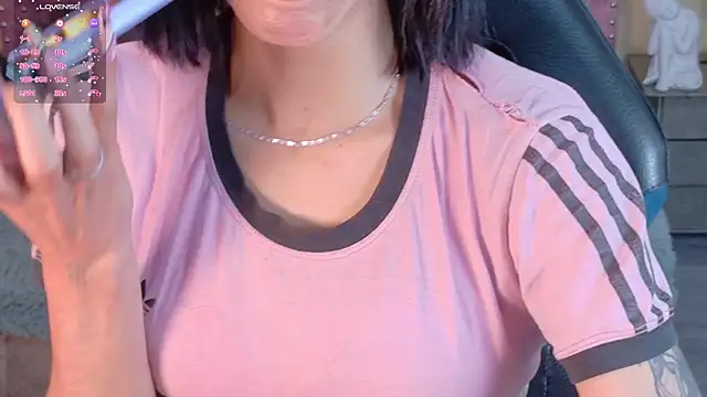 Snapshot of Scarllett_BDSM chatting on 10/13/25, 08:53 Scarllett BDSM online show from 10/13/25, 08:53