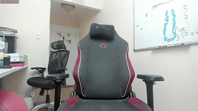 Snapshot of bear_russian_hunk chatting on 10/10/25, 12:59 bear russian hunk online show from 10/10/25, 12:59